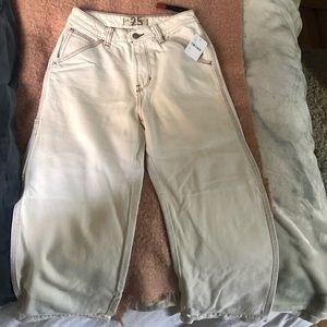 Free people white Capri pant NEVER WORN